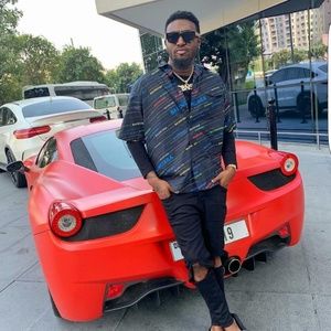 Meet your Posher, Phenix